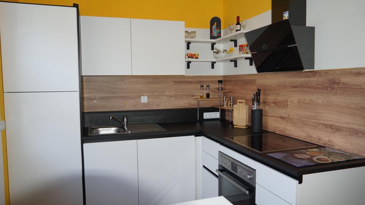 Grosszuegige Wohnung Mit Terrasse Und Gartenzugang - Das Komplette Erdgeschoss 宾德拉赫 外观 照片