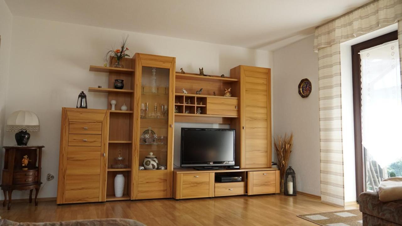 Grosszuegige Wohnung Mit Terrasse Und Gartenzugang - Das Komplette Erdgeschoss 宾德拉赫 外观 照片